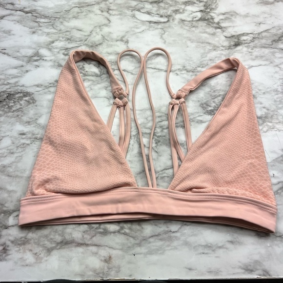 ❤️ Beach Bunny Larson Blush High Apex Halter Bikini Top - Picture 4 of 14